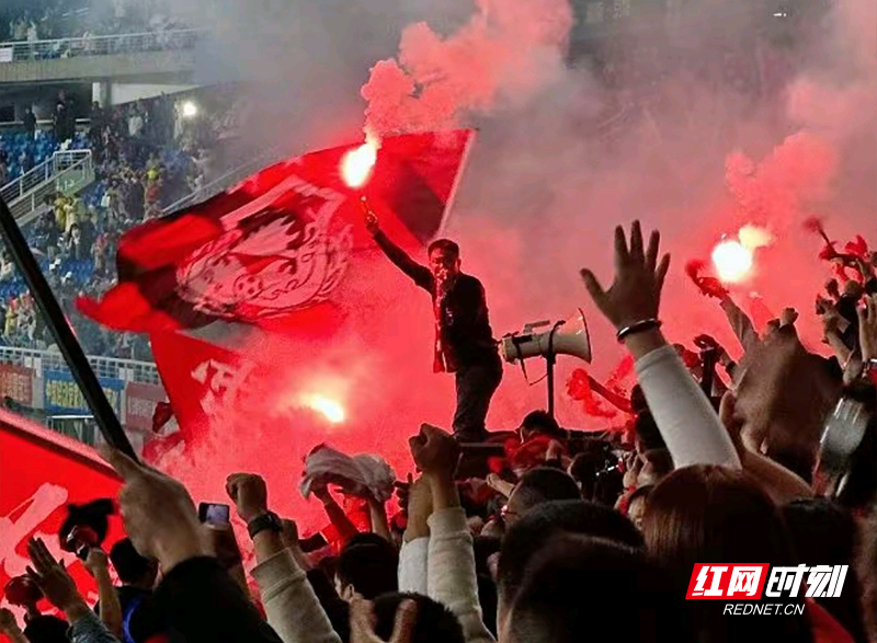 掌声雷动 掌声雷动